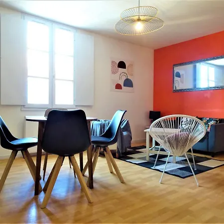 Magnifique Logement 4 Personnes - Centre-ville De - 2 Chambres Doubles *